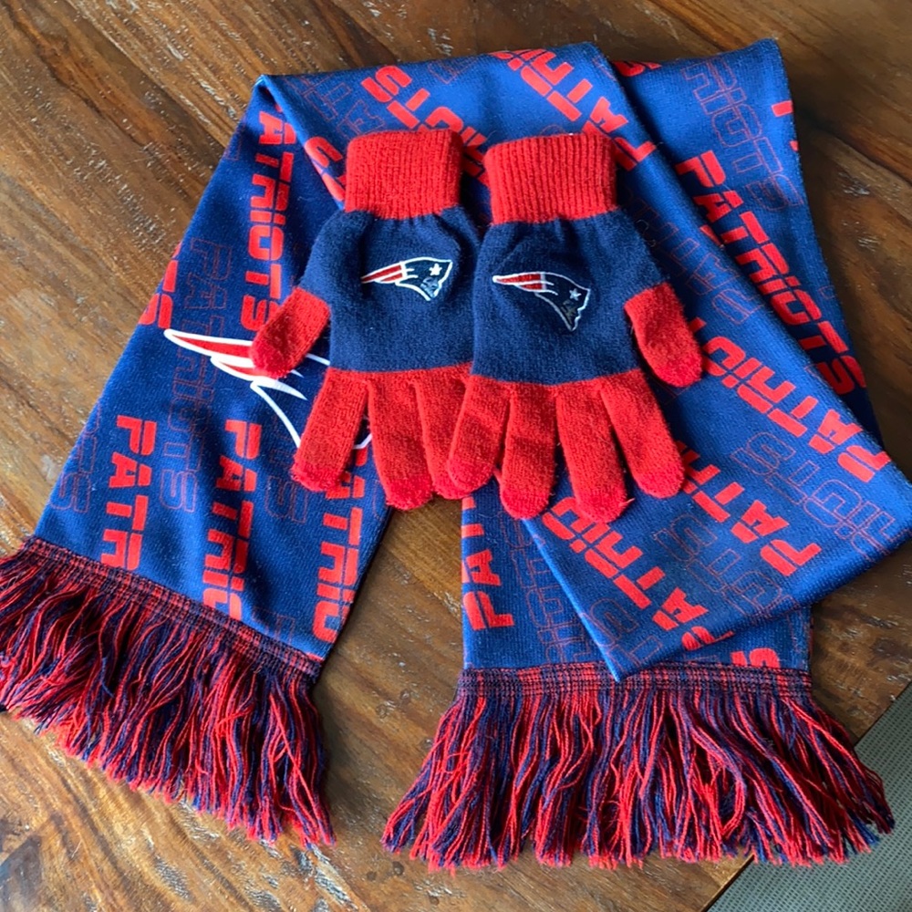 New England Patriots scarf and gloves set